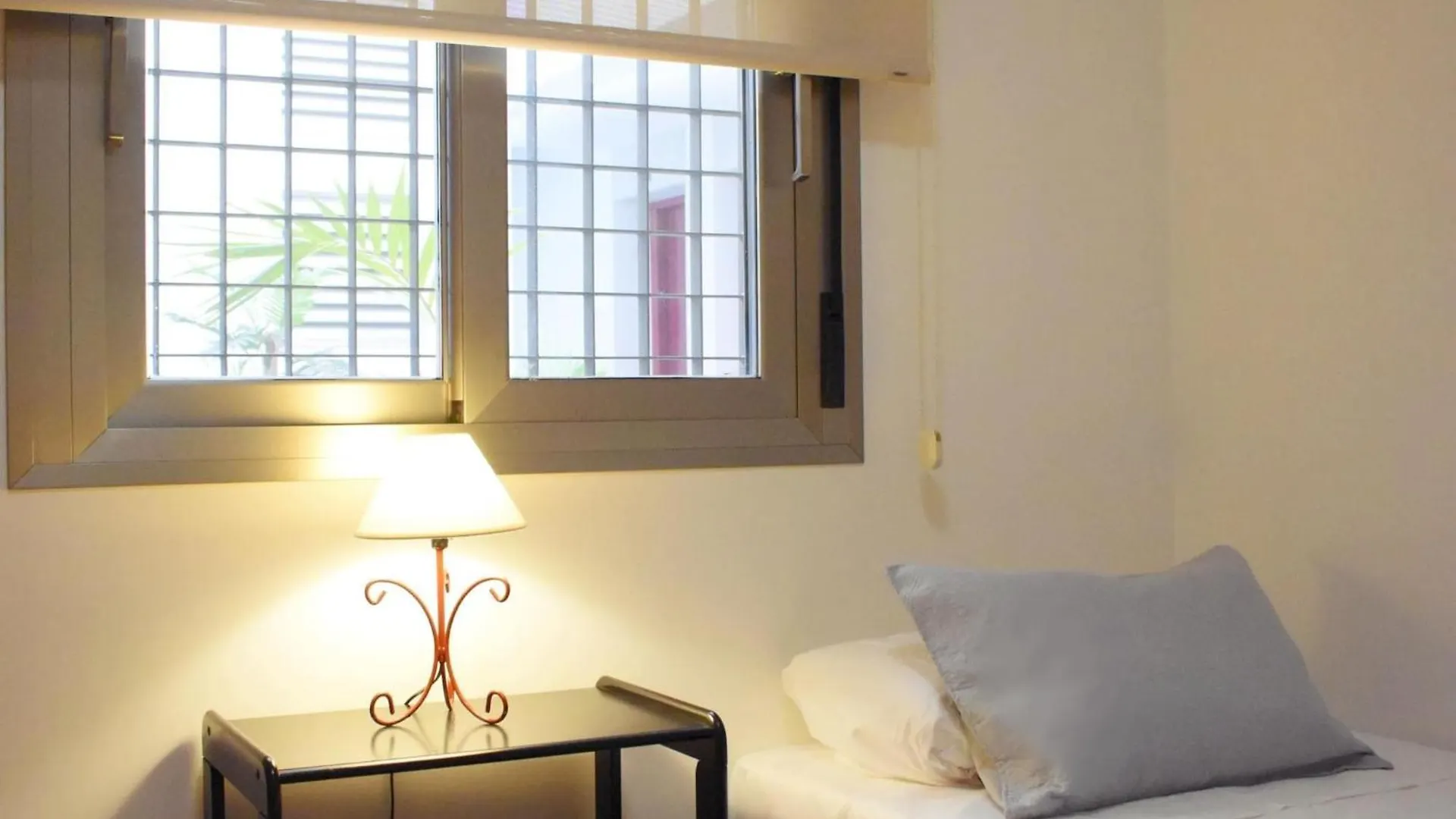Encina'S Home: Bonito Apartamento De Dos Dormitorios Cerca Del Centro Historico Malaga Apartment