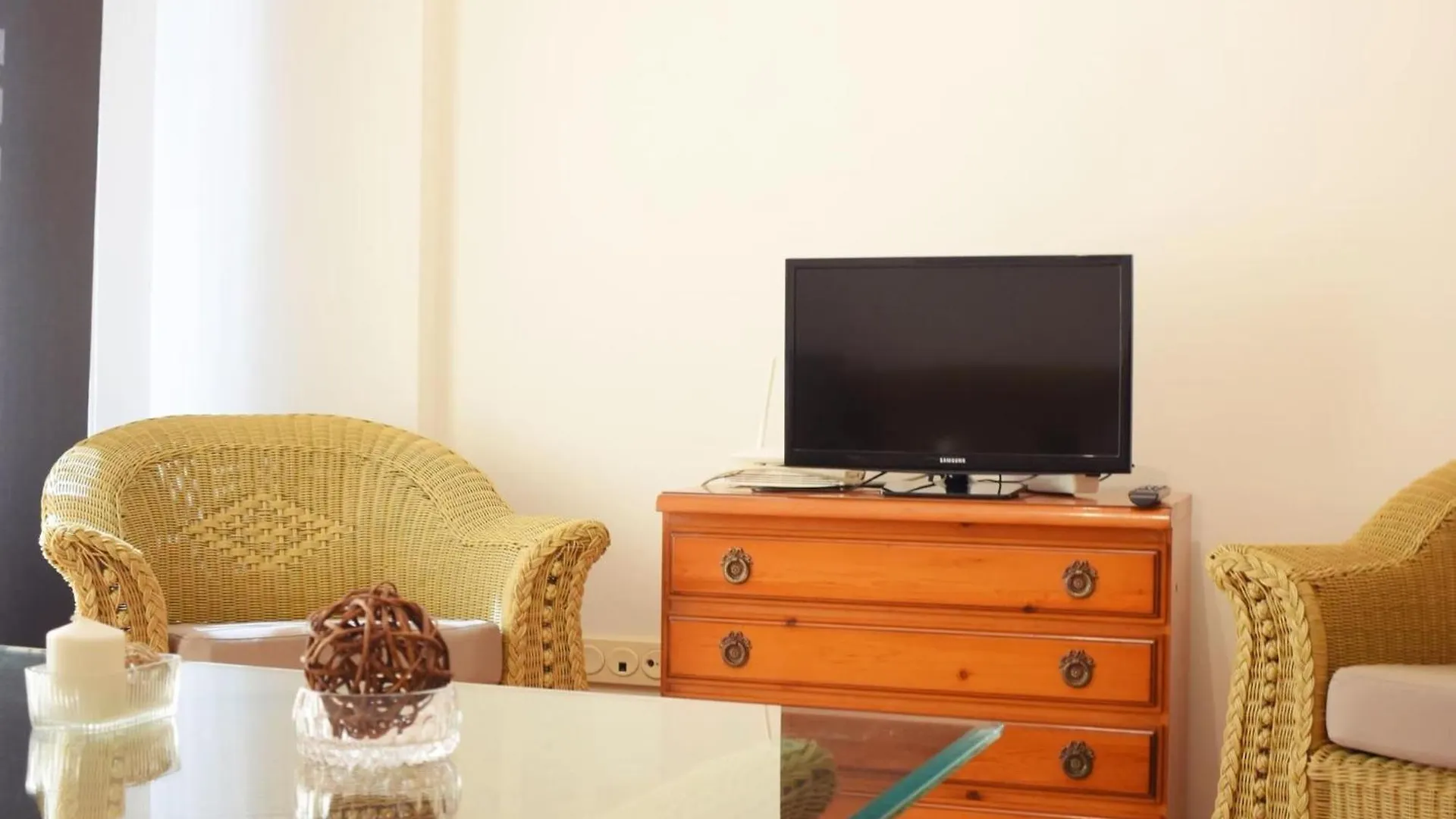 Encina'S Home: Bonito Apartamento De Dos Dormitorios Cerca Del Centro Historico Malaga Apartment